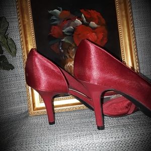 NWOT Fioni Red Satin Pumps